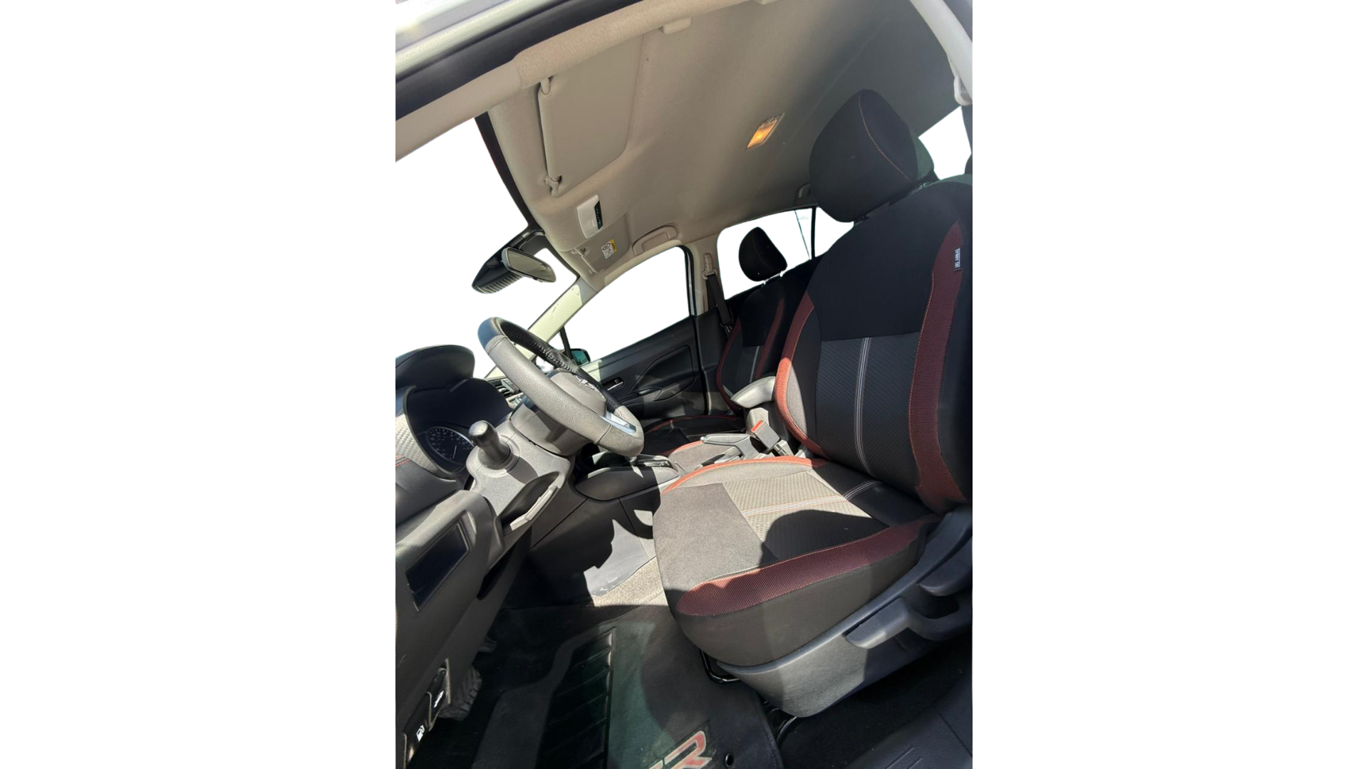 2025 Nissan VERSA 4P SR L41.6 AUT